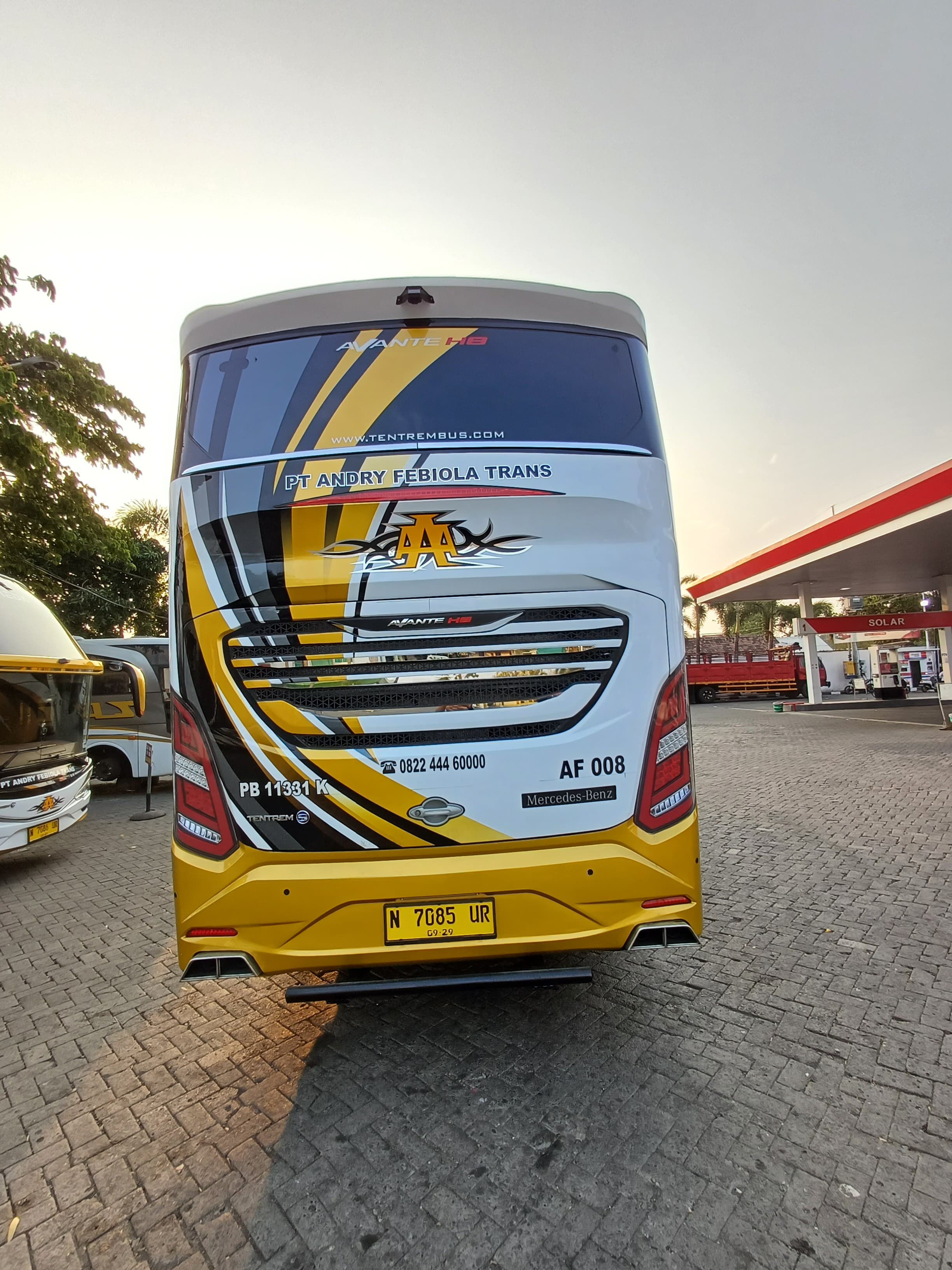 AF 008 /  ARMAAN-MERCEDES BENZ-OH 1626 L 4X2 M